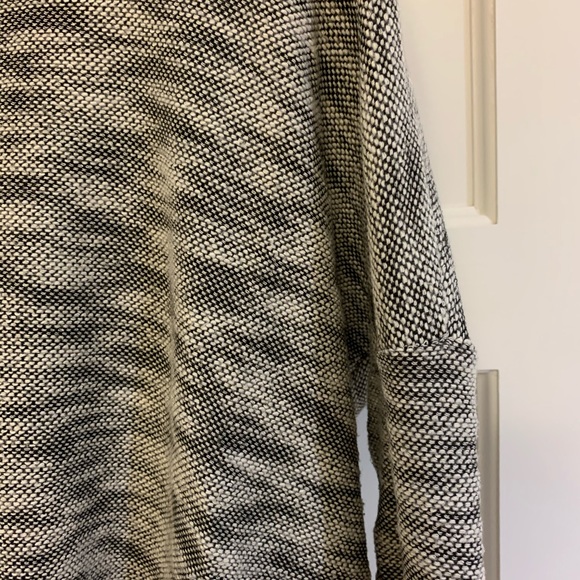 Women’s hoodie with open back-Boutique Find - Picture 6 of 6